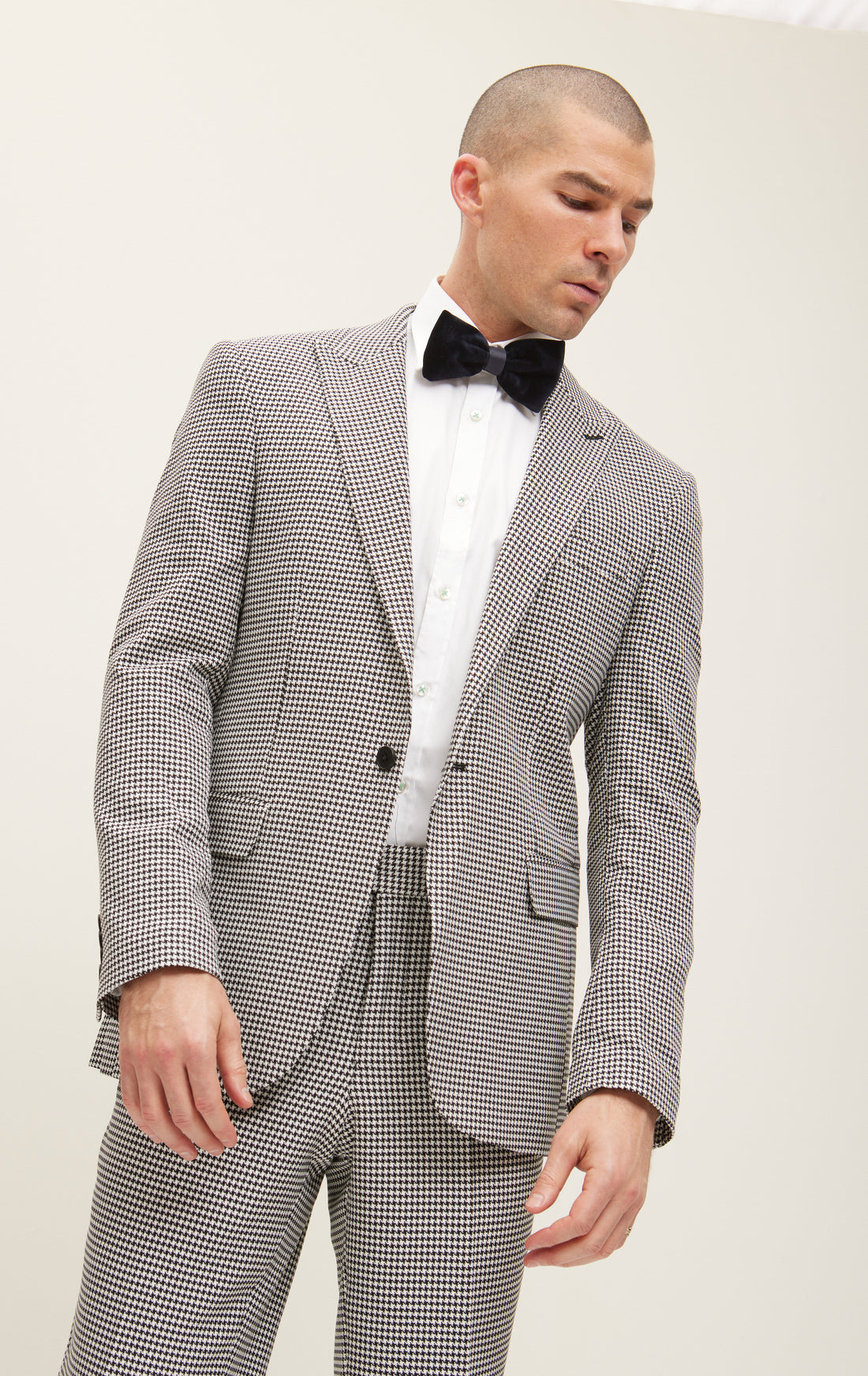 Tailored Fit Peak Lapel Petite Houndstooth Suit With Matching Pants
