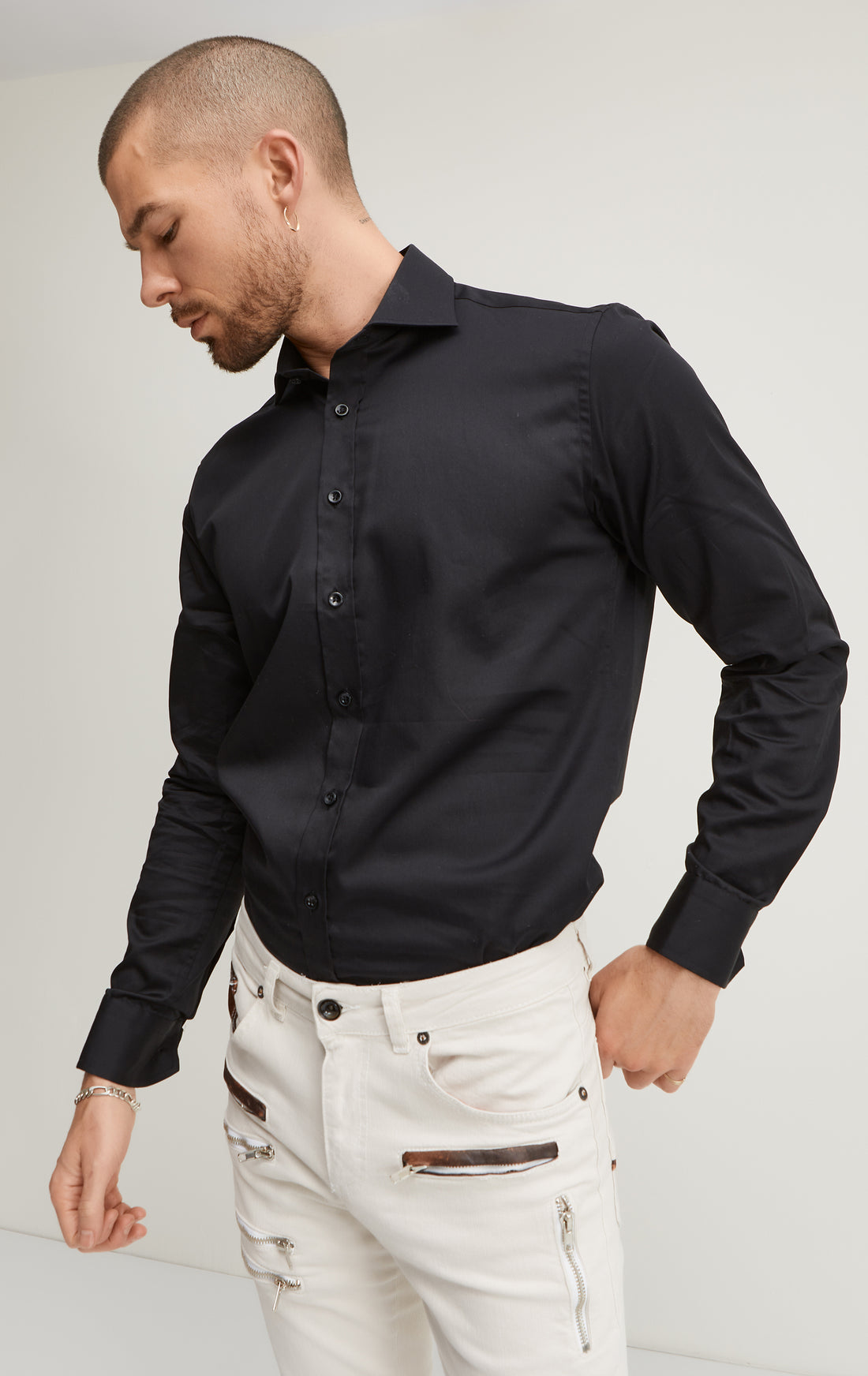 N° 4810 PURE COTTON SPREAD COLLAR FITTED DRESS SHIRT - JET BLACK