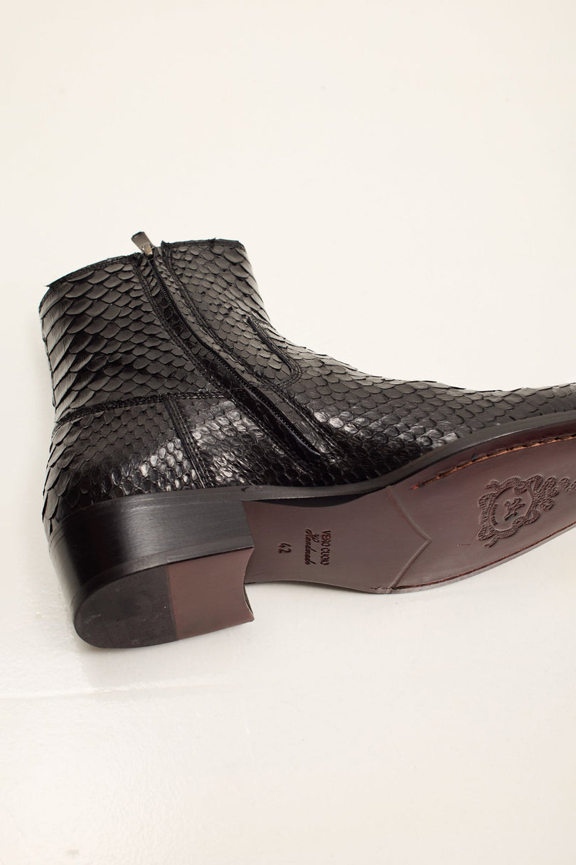 Men's Snake-Embossed Leather Chelsea Boots - Black | Ron Tomson