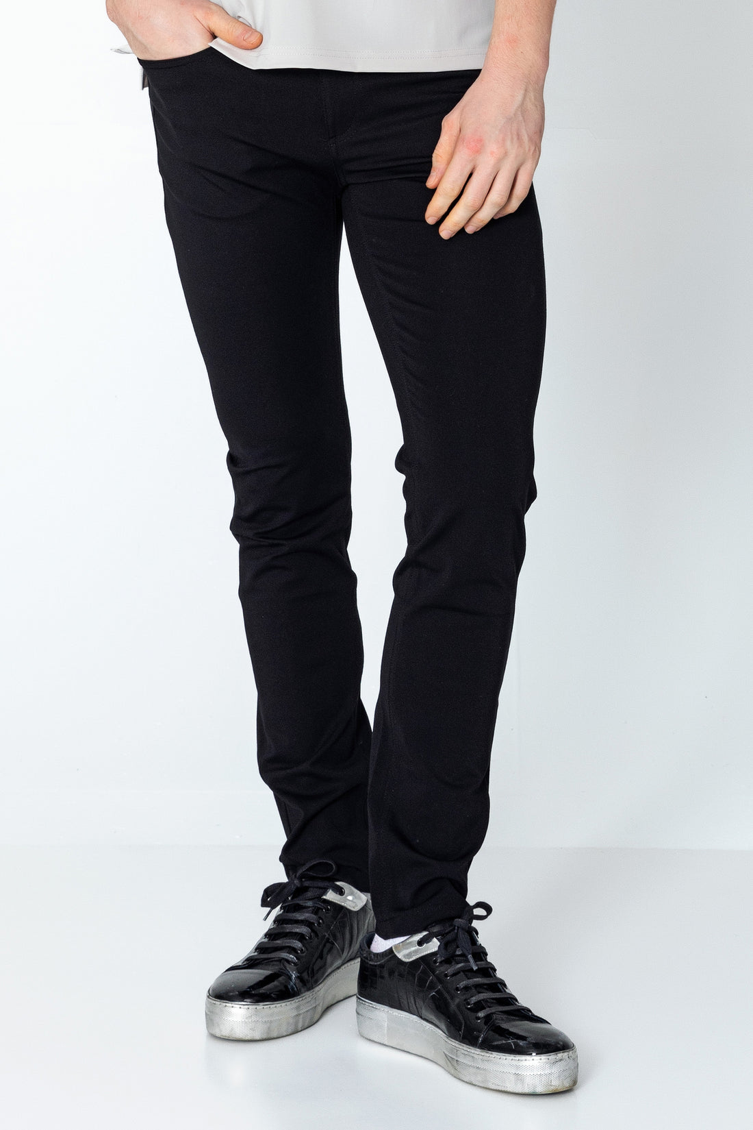 Lightweight Fitted Casual Pants - Black