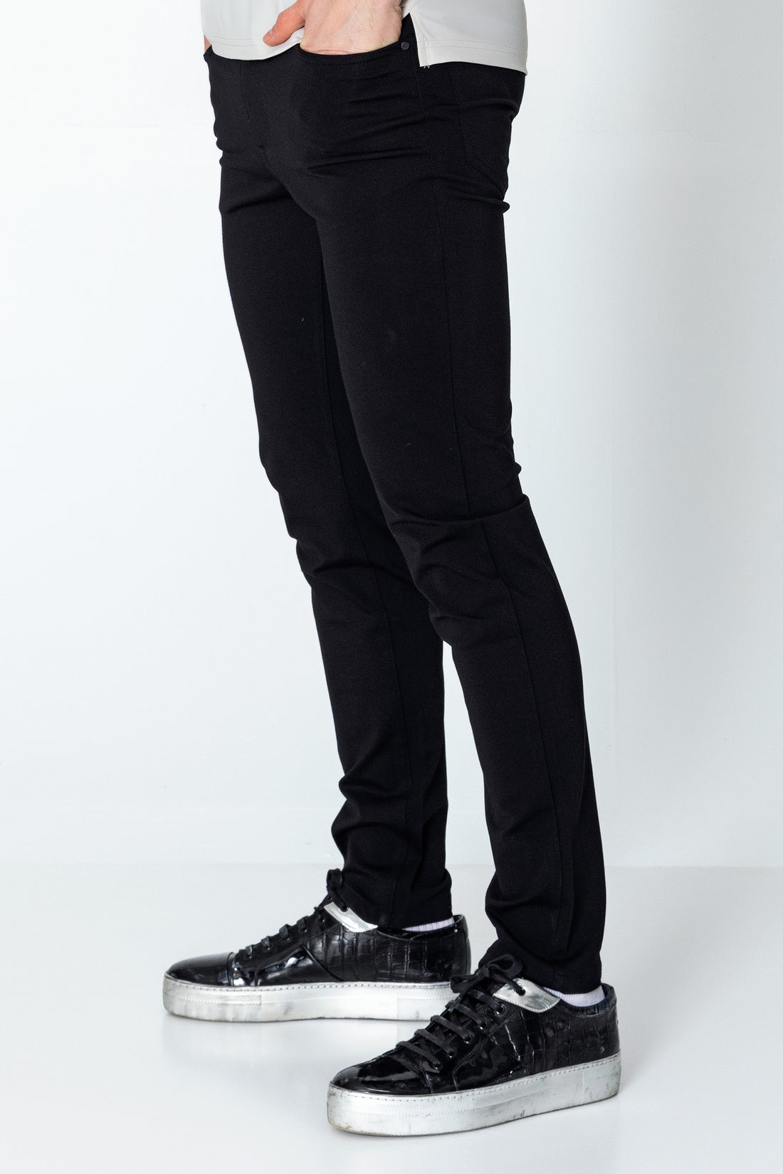 Lightweight Fitted Casual Pants - Black