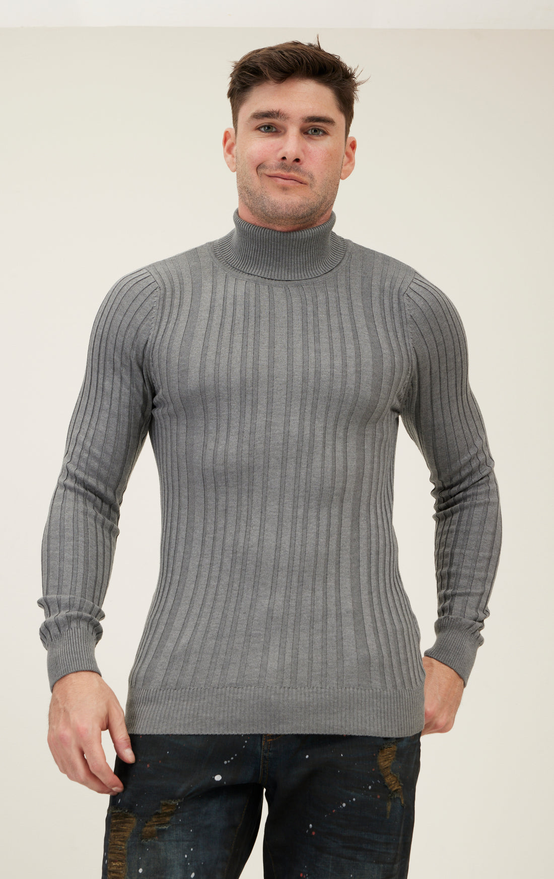 Ребристый свитер с круглым вырезом - серый
