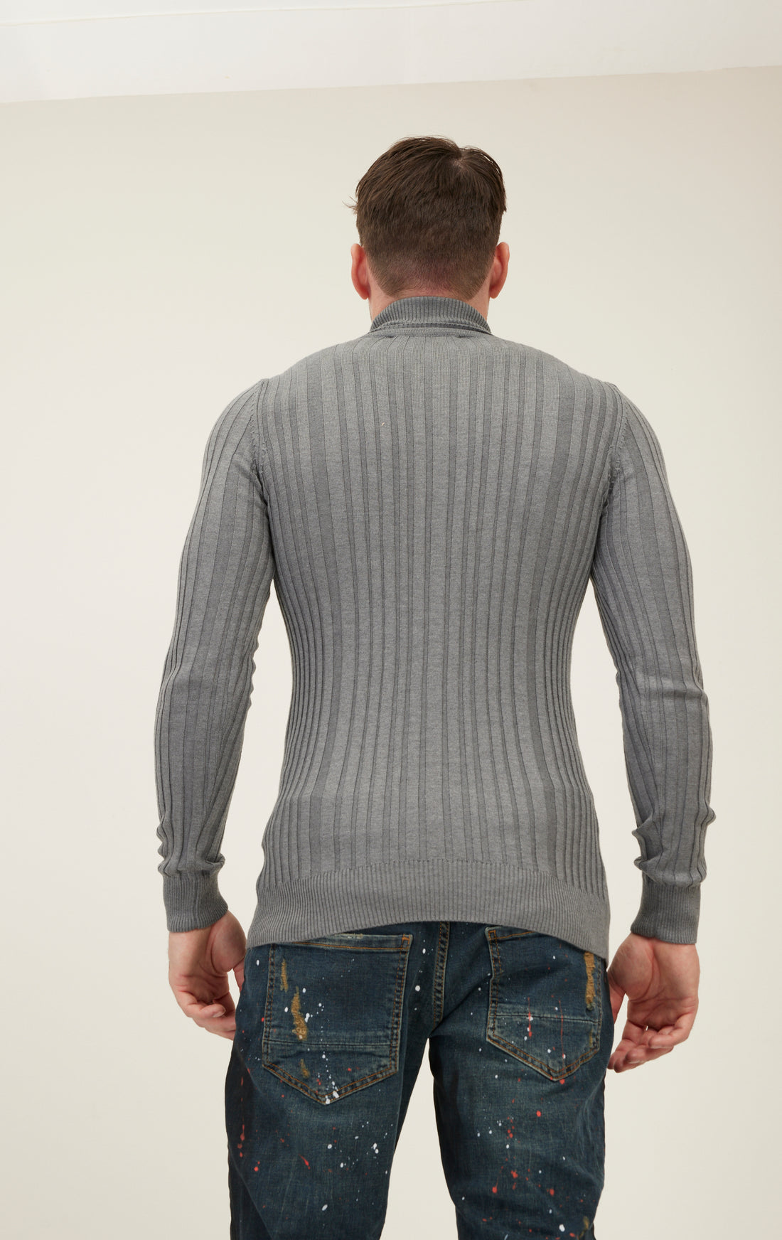 Ребристый свитер с круглым вырезом - серый