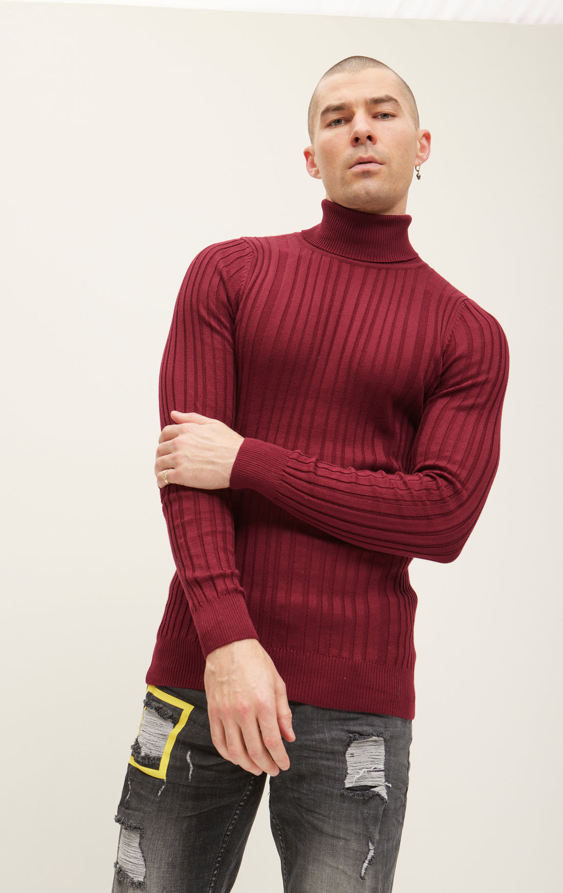 Ребристый свитер с круглым вырезом - бордовый