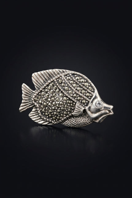 Brooch - Silver fish - angle