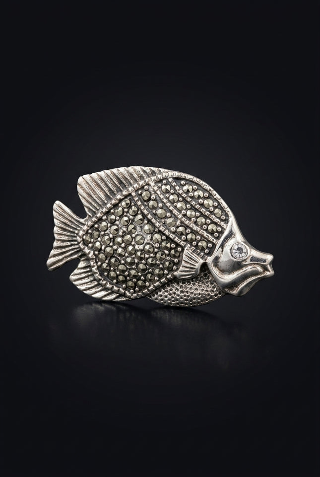 Brooch - Silver fish - angle
