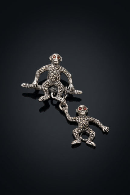Brooch - Silver two monkey figures, one hanging from the other - angle