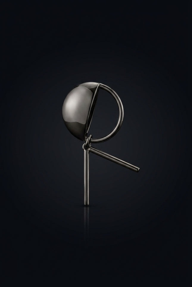 Brooch - Black stylized R - angle