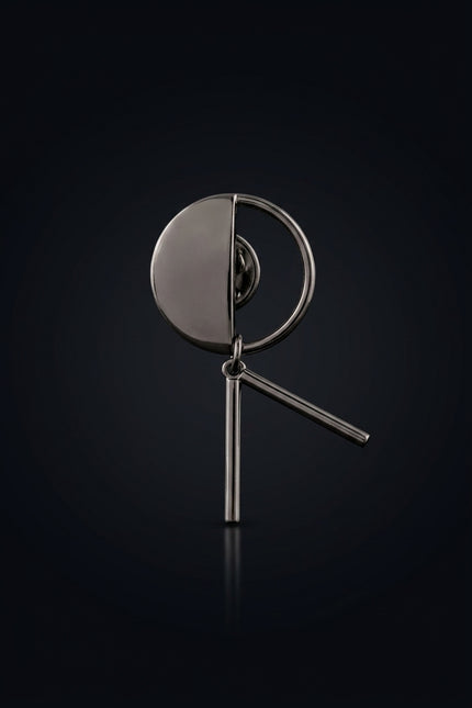 Brooch - Black stylized R - front