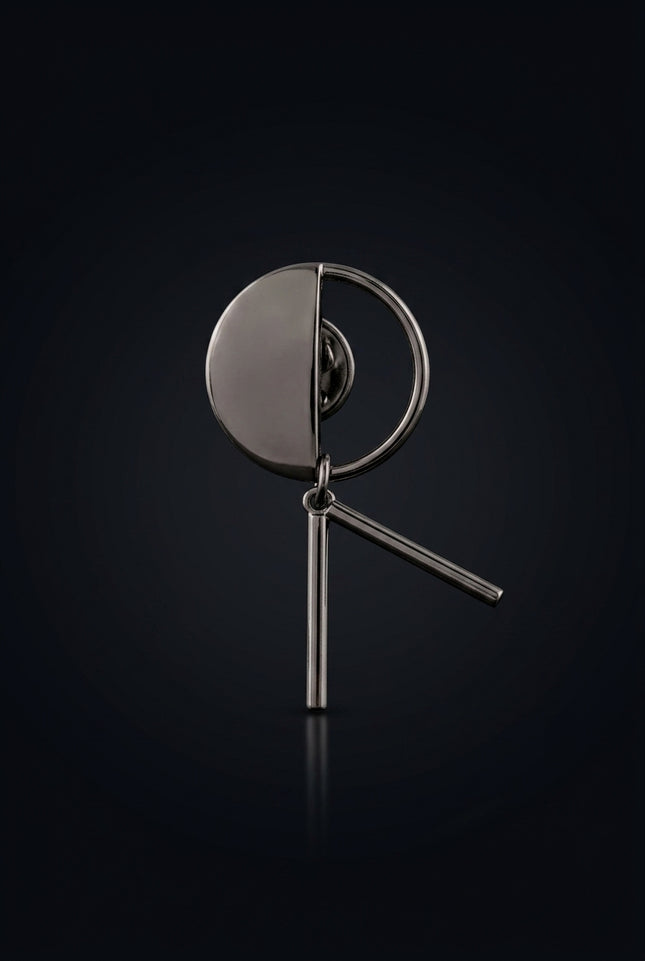 Brooch - Black stylized R - front