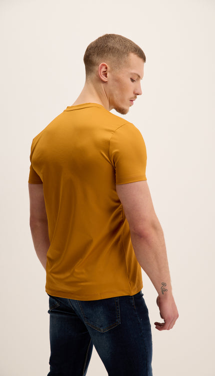 T-shirt à manches ajustées et col en V - Moutarde