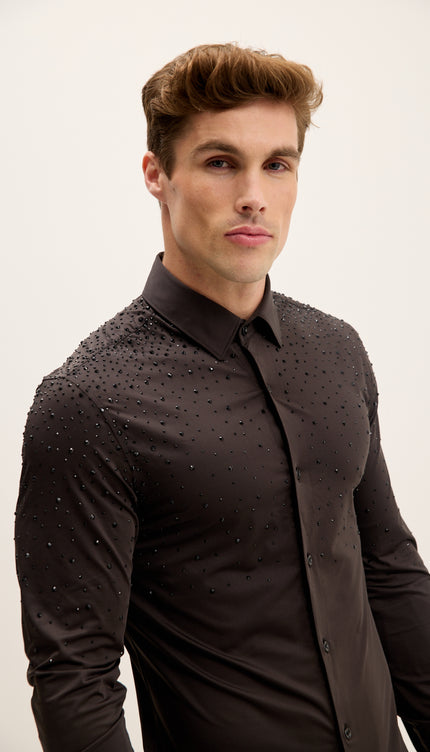 Schwarzes, mit Kristallen verziertes Hemd