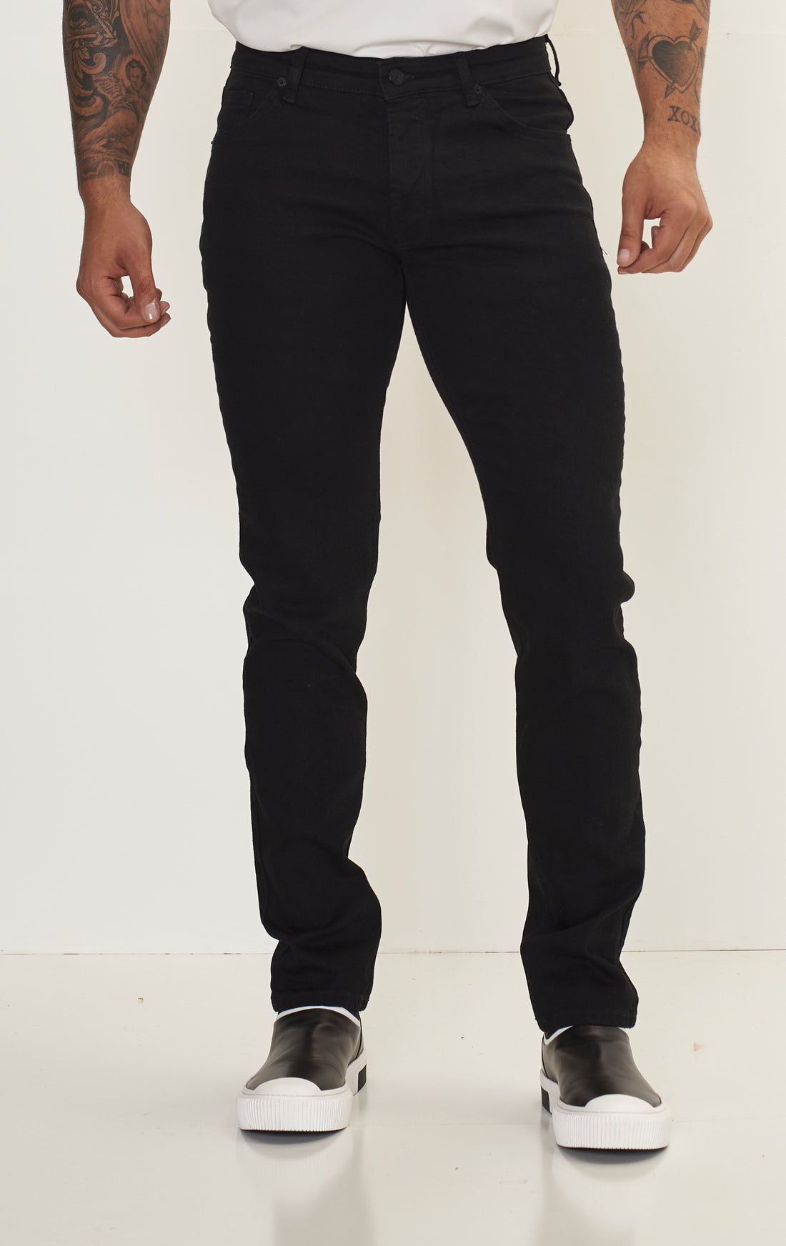 Fitted Tapered Jeans - Black