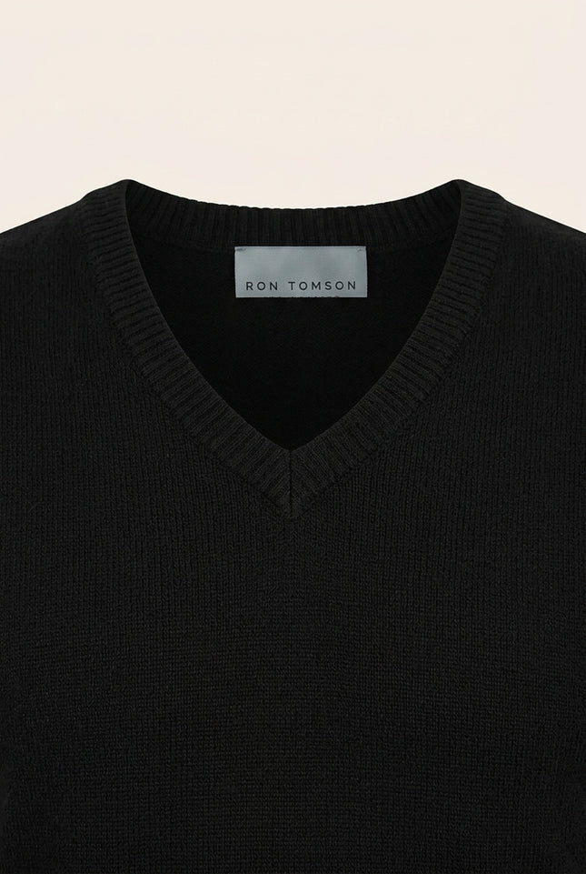 Classic V-Neck Knitted Vest - Black - Detail