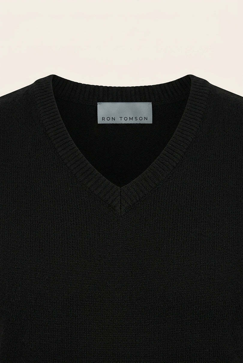 Classic V-Neck Knitted Vest - Black - Detail