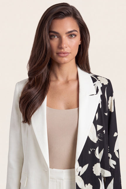 Split Design Blazer - White Black - macro view