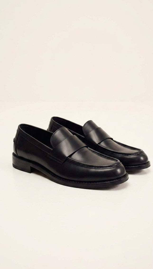 Maverick Leather Loafer - Black - Pair Front