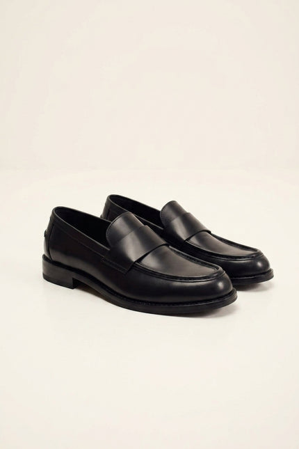 Maverick Leather Loafer - Black - Pair Front