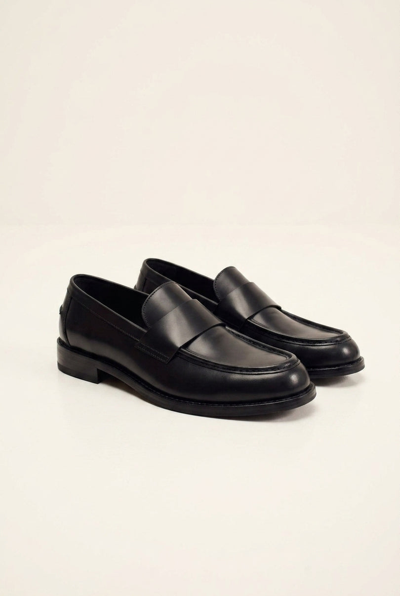 Maverick Leather Loafer - Black - Pair Front