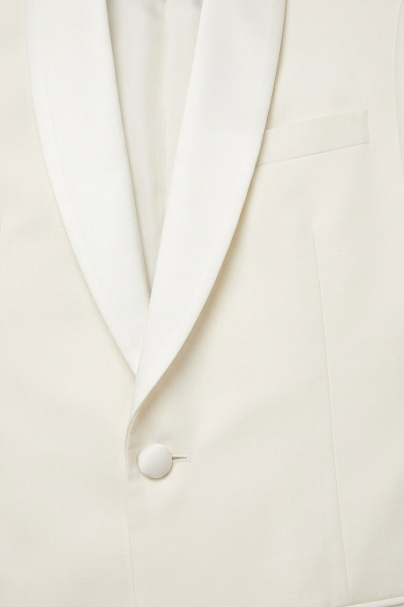 Shawl Lapel Tuxedo - White - Lapel detail