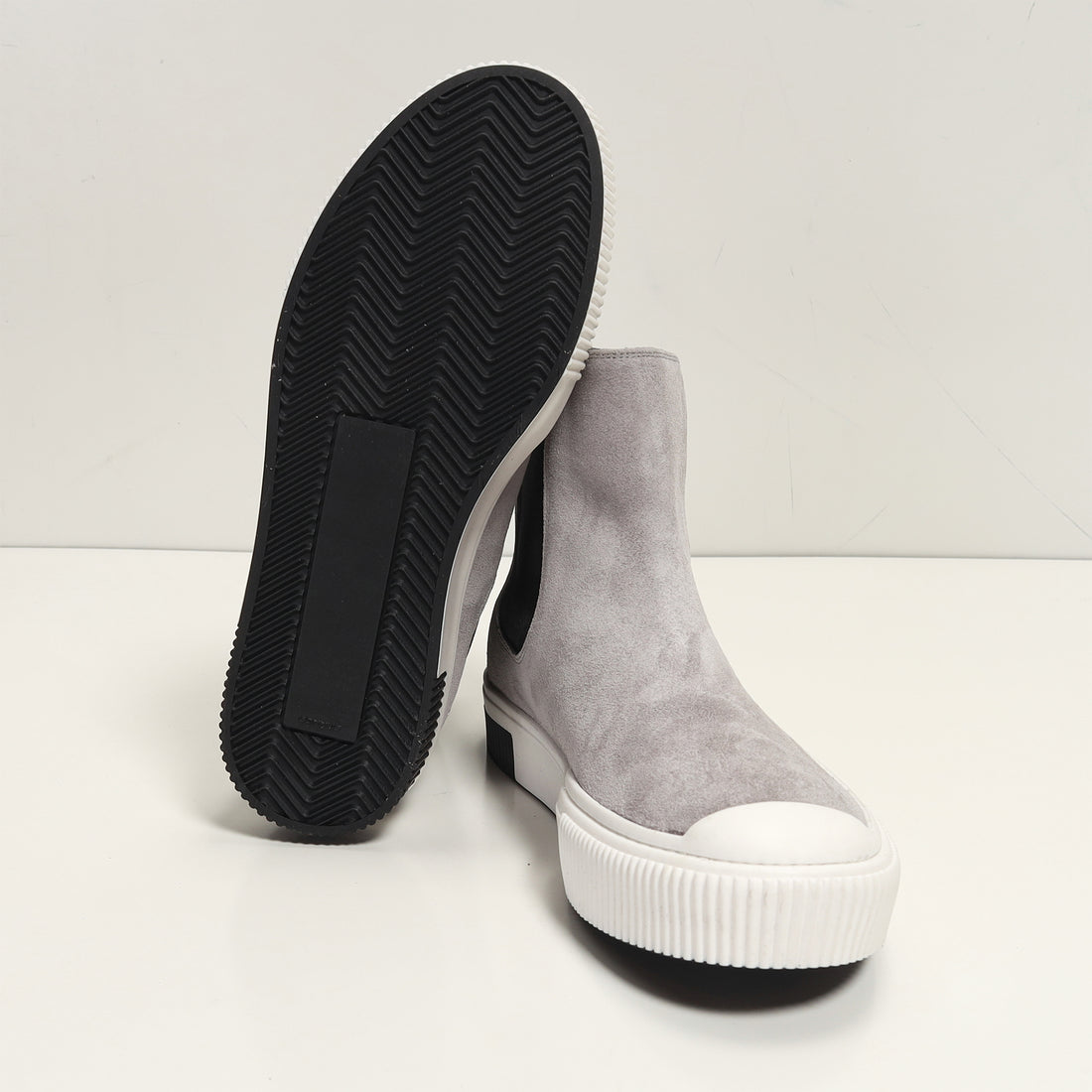 The King Suede Leather and Rubber Sole Chelsea Boots - Grey