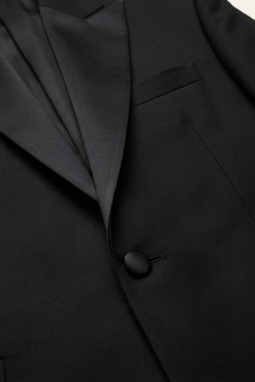 Slant Pocket Peak Lapel Tuxedo - Black - Lapel detail