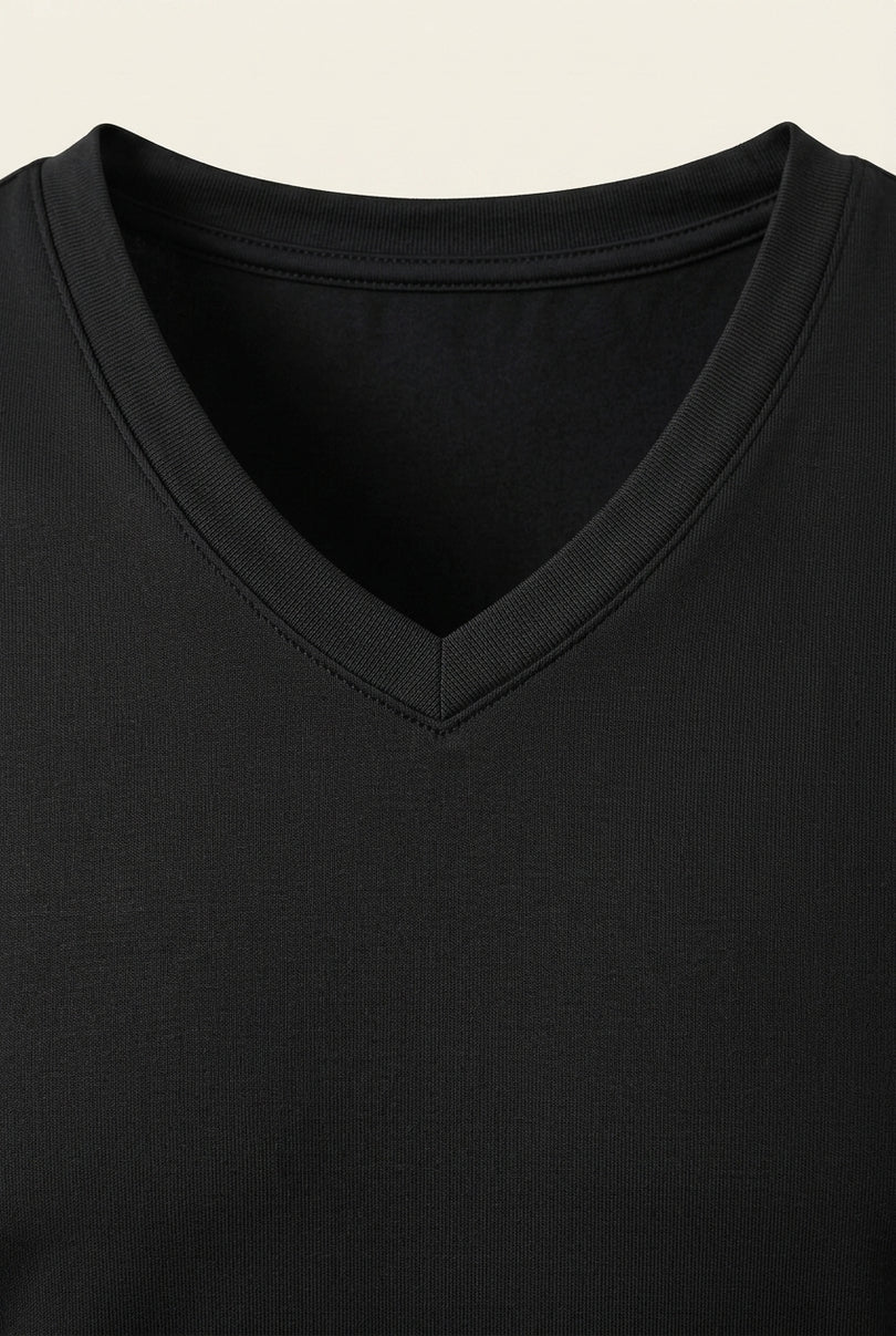 V-neck T-shirt - Black - Detail