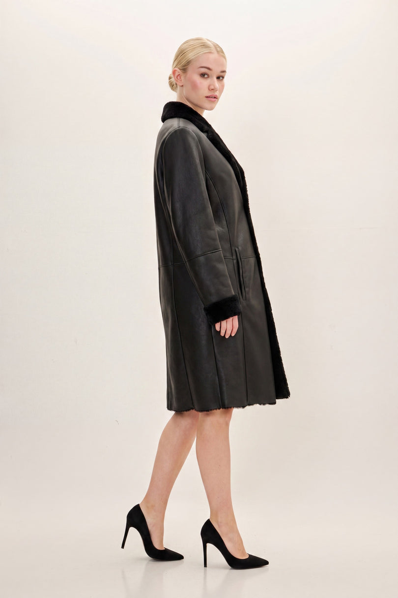 Toscana Shearling-Lined Lambskin Overcoat - Black - side view