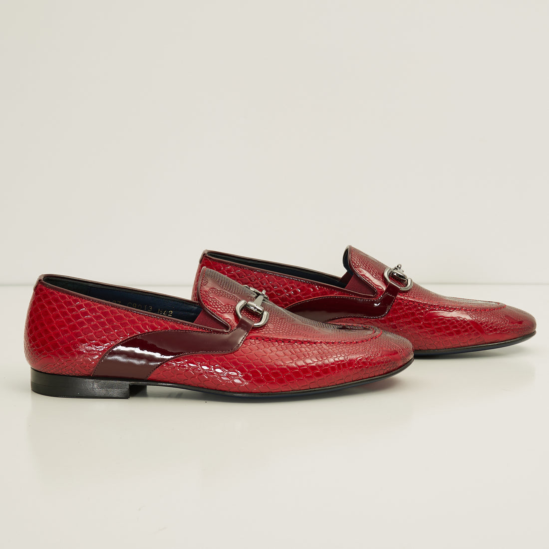 N° C9013X SNAKE EMBOSSED LEATHER AND SILVER METAL BIT LOAFER - VALENTINE RED