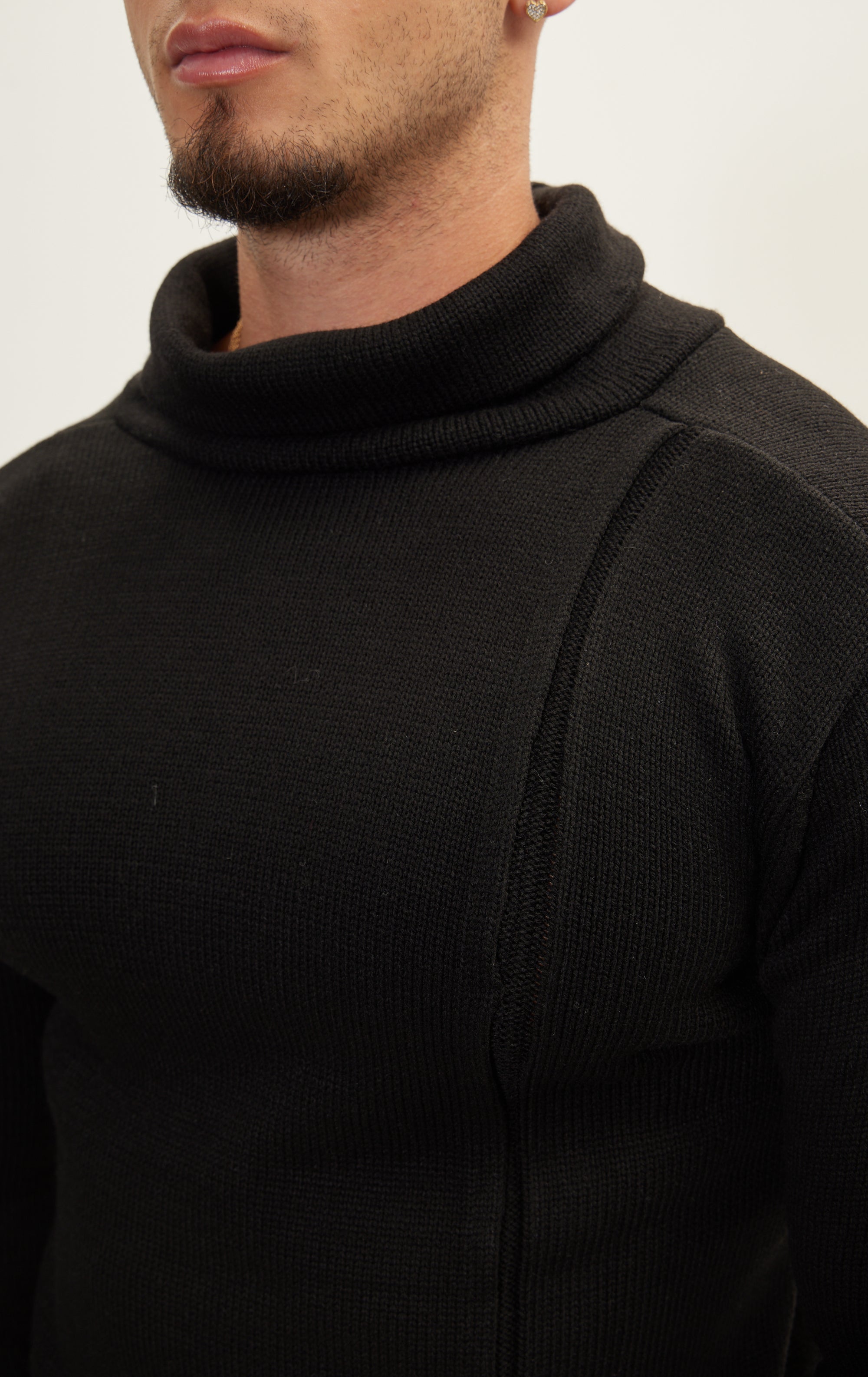 N° 6377 ASYMMETRICAL EXAGGERATED ROLL NECK SWEATER - BLACK – Ron