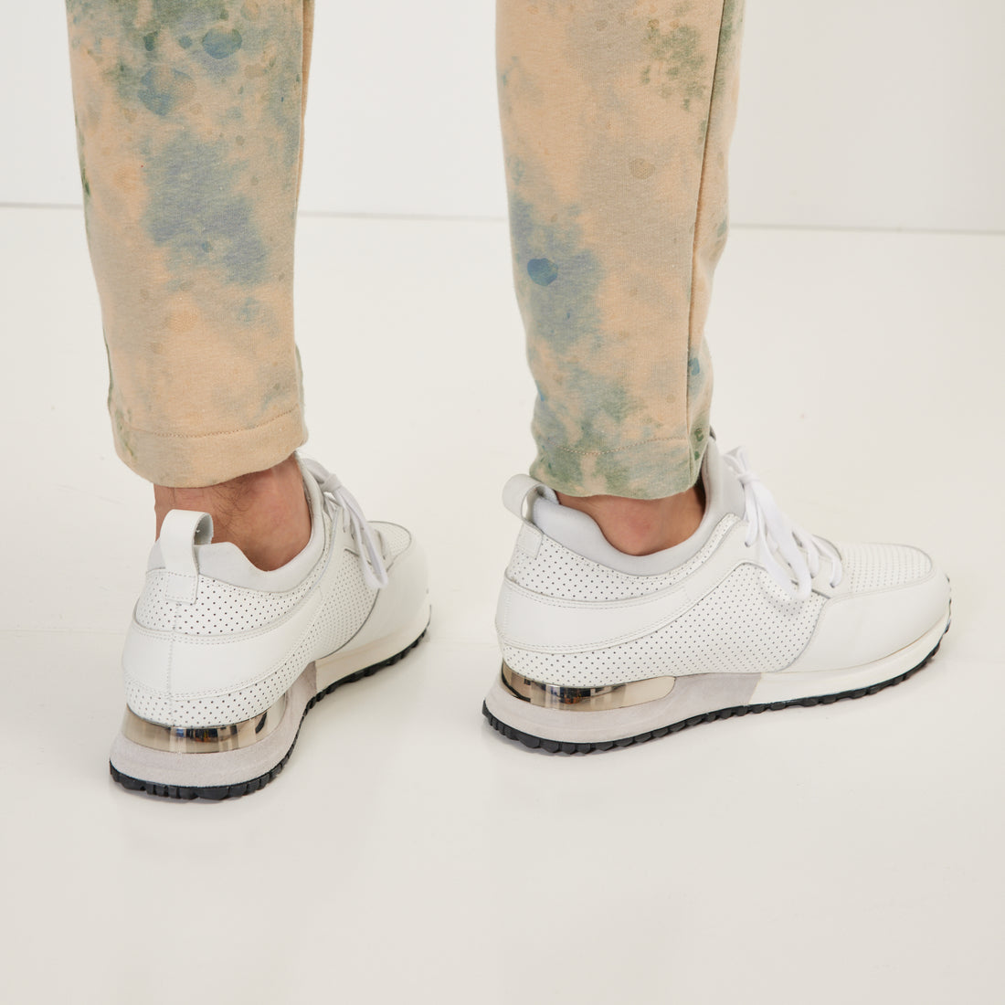 N°  D0532 THE PERFORATED LEATHER RUNNER SNEAKER - WHITE
