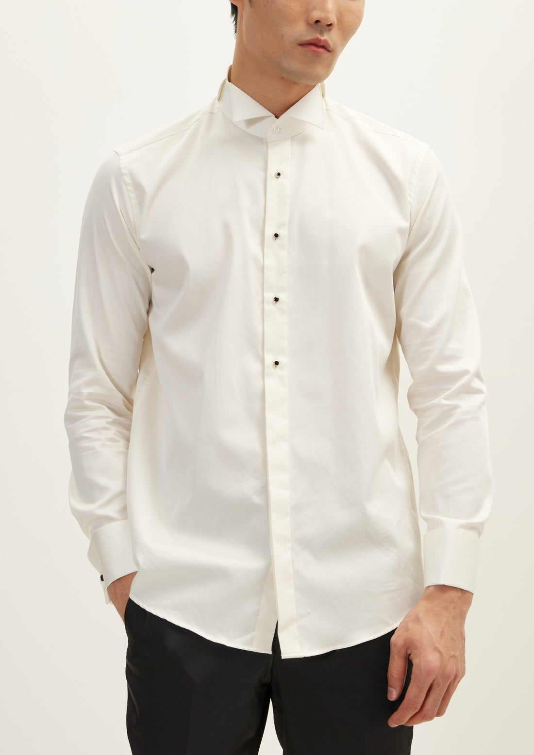 Camisa de esmoquin de manga larga elegante y ajustada con botones de joya - Beige claro
