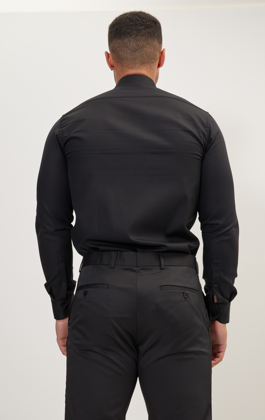 Camisa con diseño de diamantes y cuello extendido - Negro
